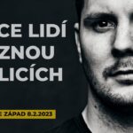 LIDÉ MRZNOU V ULICÍCH VE FRONTÁCH PŘED BANKOU – Fiat NFT