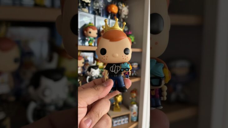 Pop-caption! 👑 #funko #freddyfunko #funkopop #nft #nfts #unboxing #outofbox #collectibles #grail