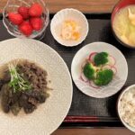 【糖尿病の食事】ナスと牛肉の煮物。運動なし、食事改善だけで血糖値が下がる⁈ 糖尿病患者が血糖値改善の食事・レシピ・献立・作り方を紹介。HbA1cの数値を良くしたい。