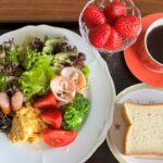 【糖尿病の食事】トマトたっぷりサラダ&豆乳角食パン。人のコメントより自分で確かめることが大事！糖尿病患者が血糖値改善の食事・レシピ・献立・作り方を紹介。HbA1cの数値を良くしたい。