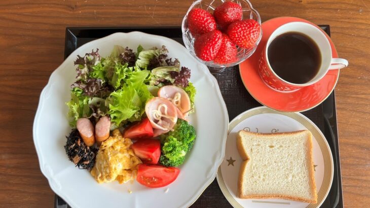 【糖尿病の食事】トマトたっぷりサラダ&豆乳角食パン。人のコメントより自分で確かめることが大事！糖尿病患者が血糖値改善の食事・レシピ・献立・作り方を紹介。HbA1cの数値を良くしたい。