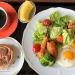 【糖尿病の食事】串揚げ&目玉焼きのサラダ。実家の片付けで出た。不用品、どうする？糖尿病患者が血糖値改善の食事・レシピ・献立・作り方を紹介。HbA1cの数値を良くしたい。