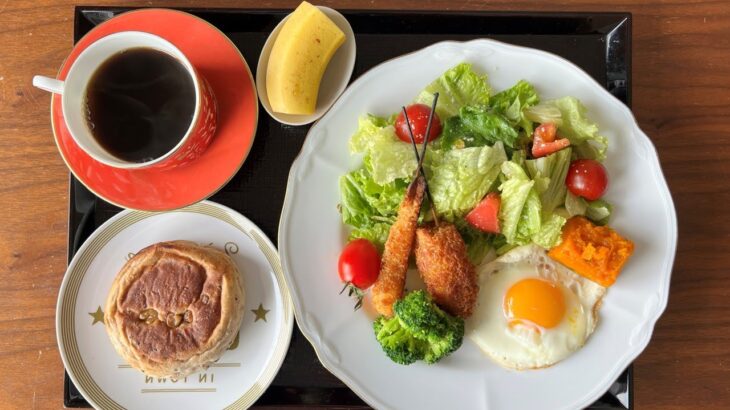【糖尿病の食事】串揚げ&目玉焼きのサラダ。実家の片付けで出た。不用品、どうする？糖尿病患者が血糖値改善の食事・レシピ・献立・作り方を紹介。HbA1cの数値を良くしたい。