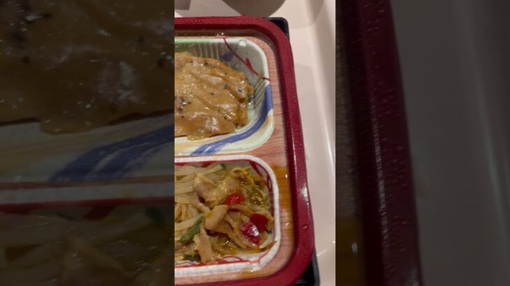 これが糖尿食だ。おにぎりが食べたいと頼んだら、ちょと固めになりました。