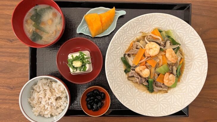 【糖尿病の食事】野菜炒め&なめこ汁。いっぱい食べて、しっかり歩く！12,000歩　糖尿病患者が血糖値改善の食事・レシピ・献立・作り方を紹介。HbA1cの数値を良くしたい。