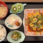 【糖尿病の食事】麻婆豆腐&コールスローサラダ。ランチコースをしっかり食べて、15,000歩！糖尿病患者が血糖値改善の食事・レシピ・献立・作り方を紹介。HbA1cの数値を良くしたい。