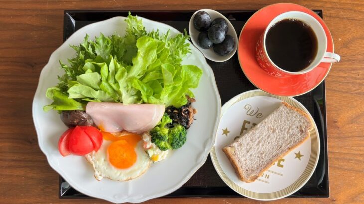 【糖尿病の食事】ロースハム&椎茸のサラダにピオーネ。病気、故障、人生何があるかわからない 糖尿病患者が血糖値改善の食事・レシピ・献立・作り方を紹介。HbA1cの数値を良くしたい。