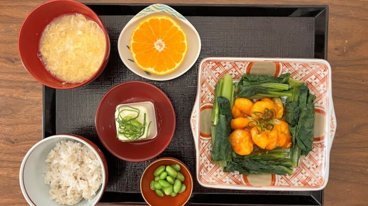 【糖尿病の食事】海老チリ小松菜添え。HgA1c12から14、血糖値600越え！で即入院の知人の話 糖尿病患者が血糖値改善の食事・レシピ・献立・作り方を紹介。HbA1cの数値を良くしたい。