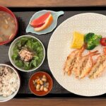 【糖尿病の食事】えびのバジルオイル風味&和風サラダになめこ飲む味噌汁。歯の定期検診に行ってきた　糖尿病患者が血糖値改善の食事・レシピ・献立・作り方を紹介。HbA1cの数値を良くしたい。