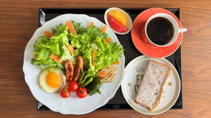 【糖尿病の食事】にんじん、ワカメ、レタス山盛りサラダ。健康管理、パイロットに見習おう！