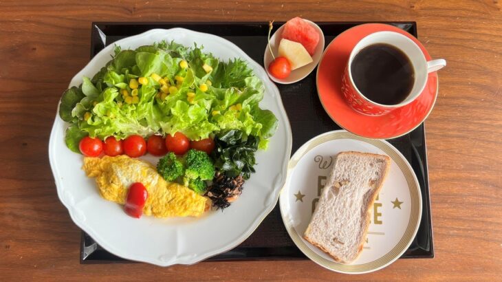 【糖尿病の食事】ミンチ入りオムレツ&ワカメのサラダ。食材高騰中のフードロス