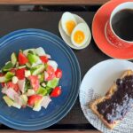 【糖尿病の食事】チョップドサラダ&ブルーベリーチーズトースト。ランチブッフェで満腹！あとが心配