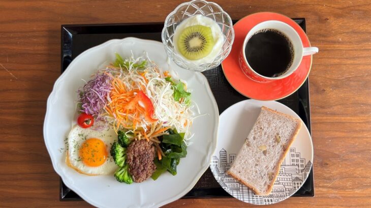 【糖尿病の食事】ミンチ直焼きハンバーグ&目玉焼きのサラダ➕おやつ。体重減らずにHbA1c改善！