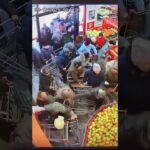 Бабушки устройли мега толкучку в честь скидок для пенсионеров. Телеграм с NFT гифтами onegiftcasebot