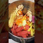 雖然超級簡單 但是每天這樣搞 高機率 糖尿病製造出來 哈哈哈哈哈哈哈 #廢片 #food #晚餐 #宵夜  泡麵 加一堆料