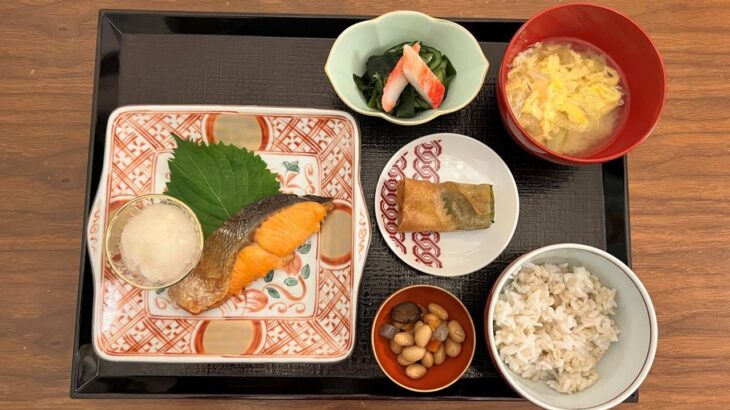 焼き鮭&春巻き、きゅうりとワカメの酢の物。糖尿病と睡眠の意外な関係