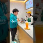 店員關心客人糖尿病問題。