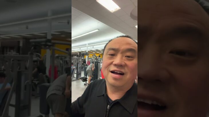 为了不得糖尿病，不要吃小麦类的食物。米饭要少吃。尽量要每天健身。