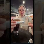 患有糖尿病的小姐姐，差点误喝有糖可乐，还好她早有准备，测试后才敢喝。