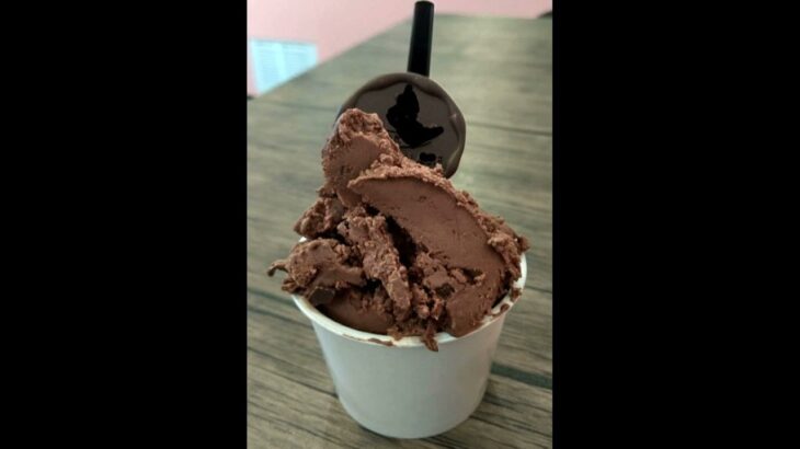 2型糖尿病患者がチートデーに食べたダークチョコアイス。チョコは糖尿病に良く効く、ヘモグロビンA1cがこんなに下がった。の本を見て実践。