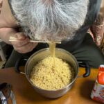 還暦糖尿病オヤジがサッポロ一番みそラーメンをノーカット撮影で限界まで食べました。大食いユーチューバーデビューです。食の変態の楽々ちゃんのモノマネもしていますｗｂｙ本物霊能者ゴールドキャット