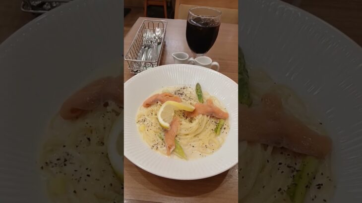 糖尿病だけど、ケーキは少しなら食べて良いって言われたから(←フルーツはナマならOK)本日チートデー🎵ちょっと高いｹﾄﾞフリマの売り上げとBOOK・OFFでの買い取りでお小遣い入ったから食べちゃいます❤