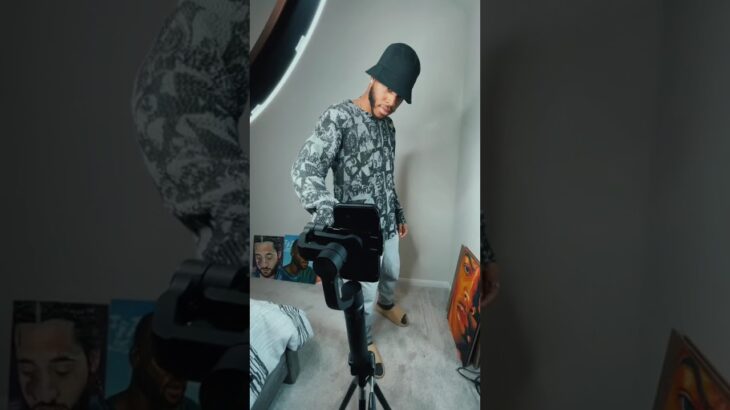 Into the metaverse #metaverse #nftartwork #nft #artwork… #Shorts #henryxpieces